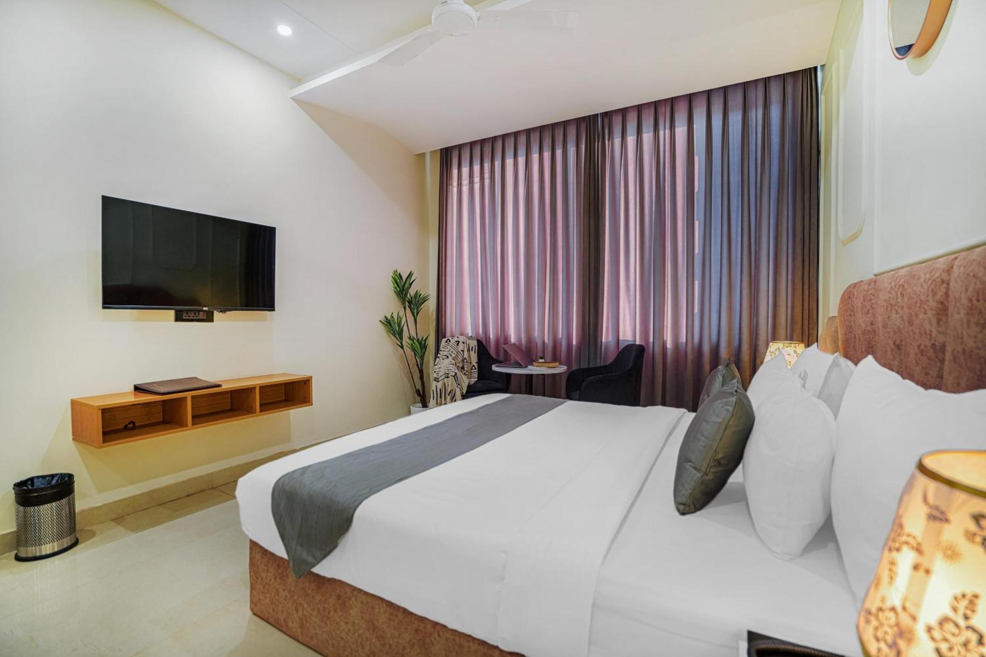 Hotel Sky View - Zirakpur, Chandigarh Exteriör bild